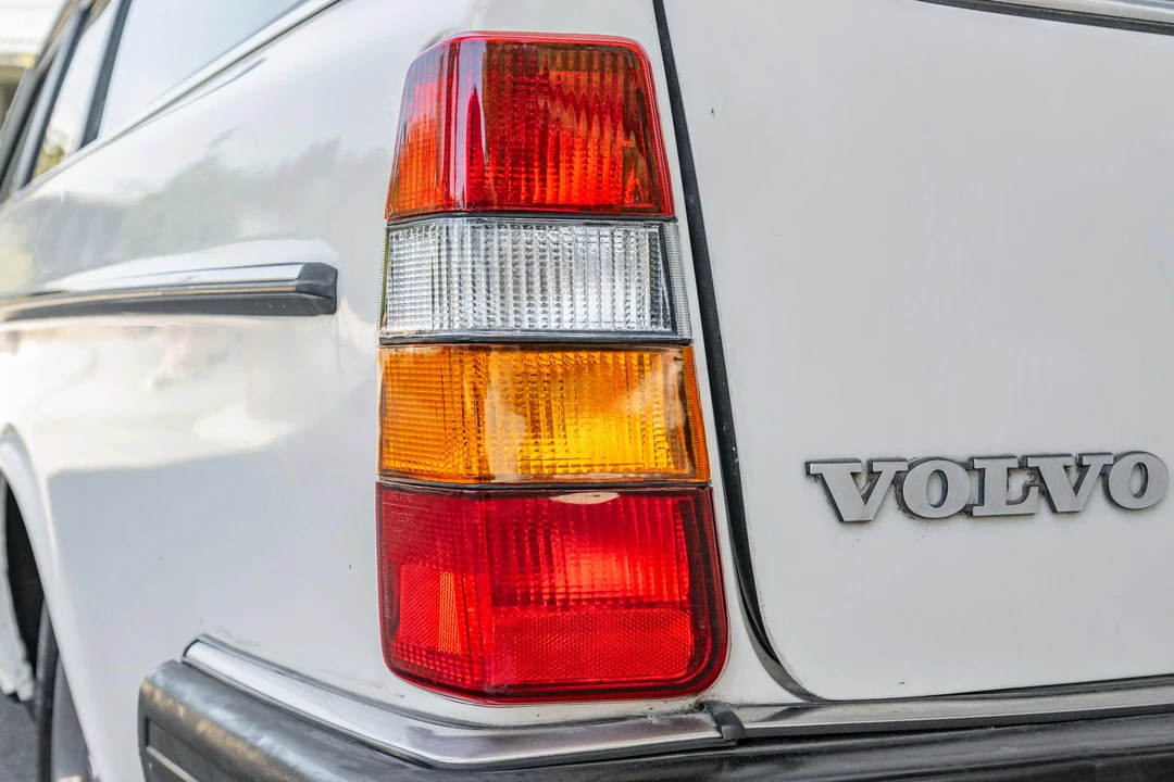 1984 Volvo 245 - Image 16 of 31