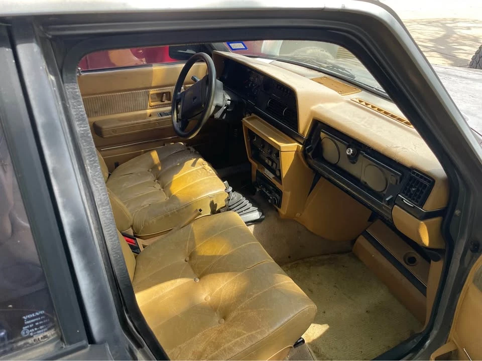 1984 Volvo 244 - Image 4 of 11