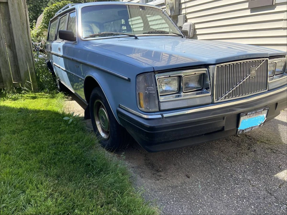 1984 Volvo 244 - Image 2 of 4