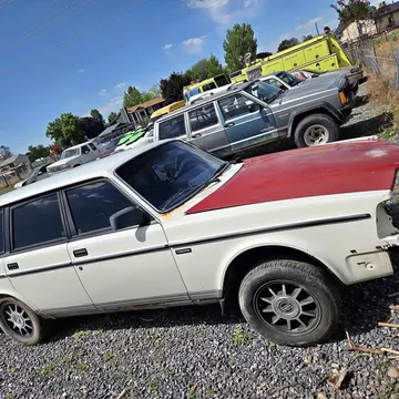 1984 Volvo 240 Wagon 4D