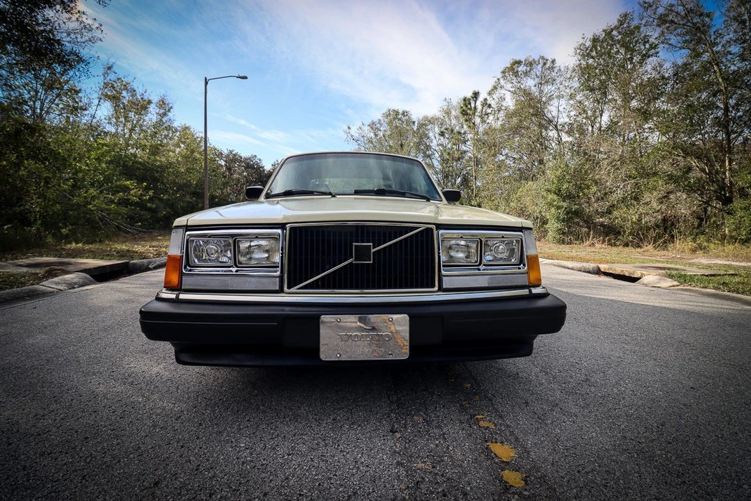 1984 Volvo 242 - Image 5 of 21
