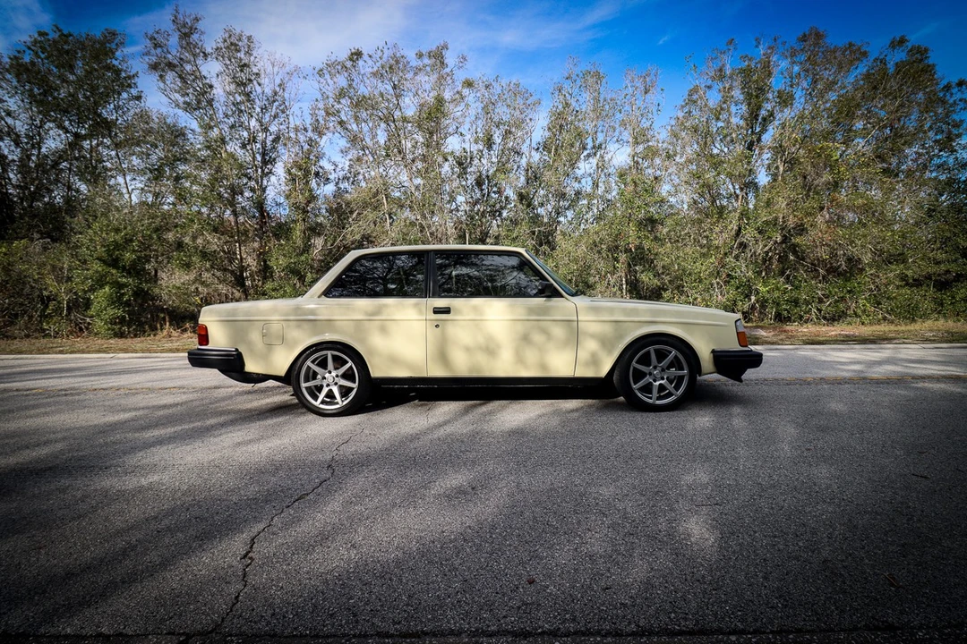 1984 Volvo 242 - Image 4 of 21