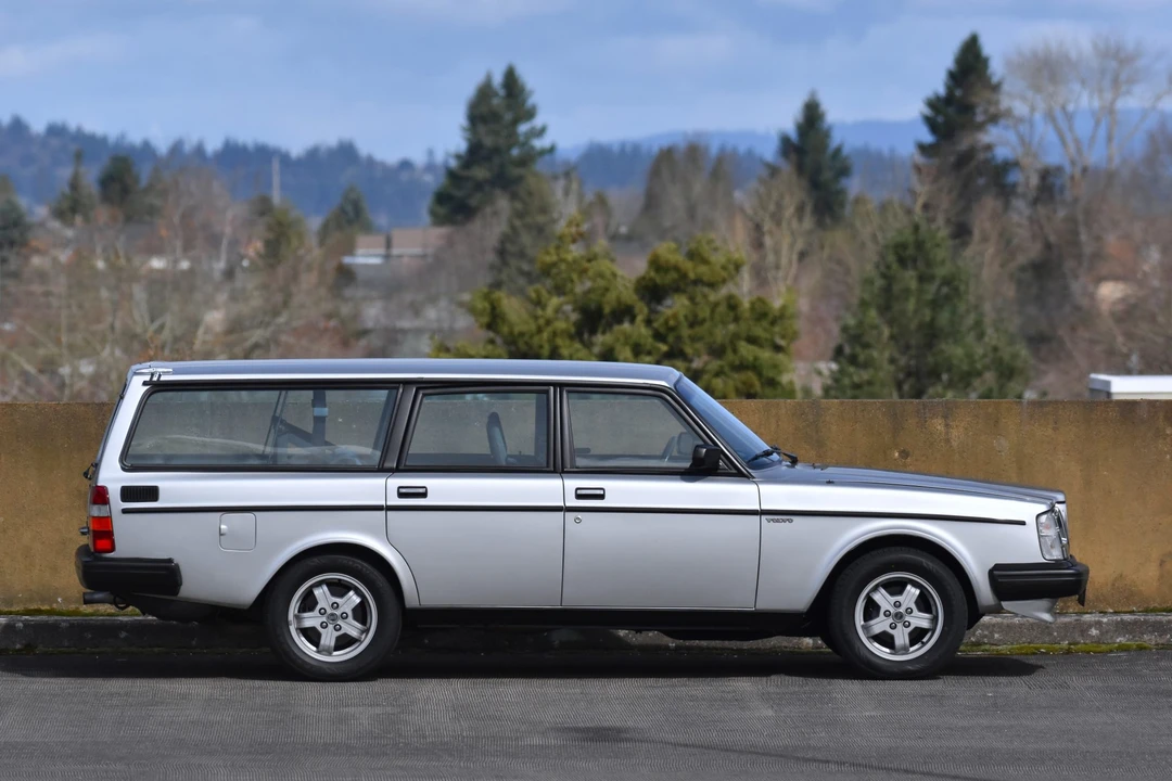 1984 Volvo 245 - Image 6 of 31