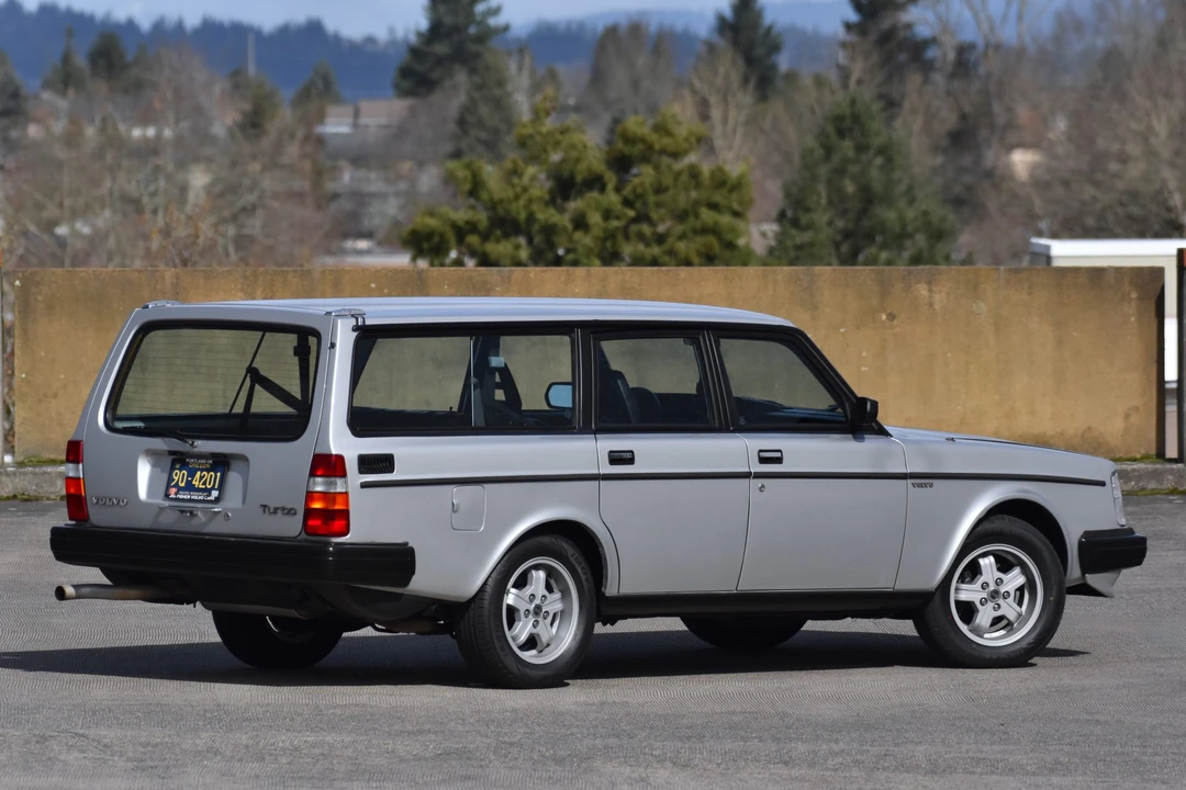 1984 Volvo 245 - Image 10 of 31