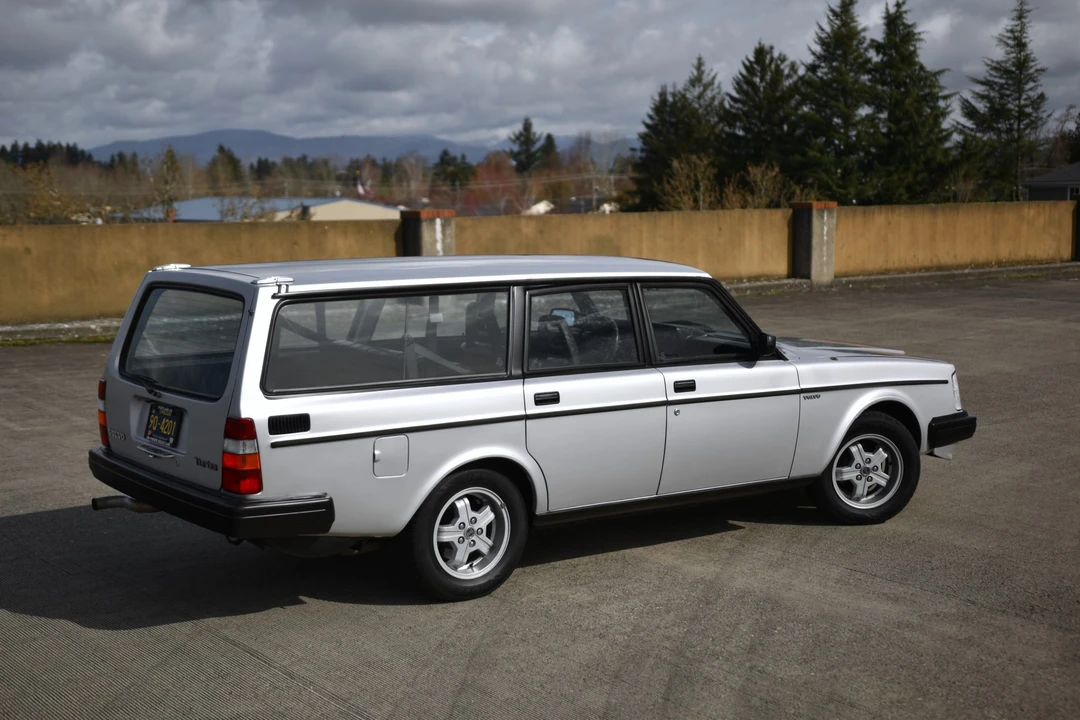 1984 Volvo 245 - Image 9 of 31
