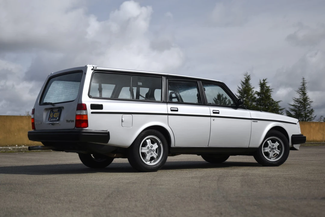 1984 Volvo 245 - Image 8 of 31