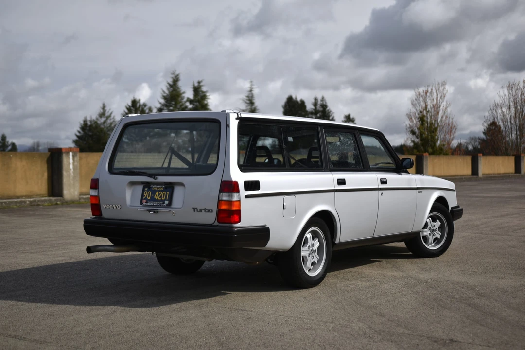 1984 Volvo 245 - Image 12 of 31