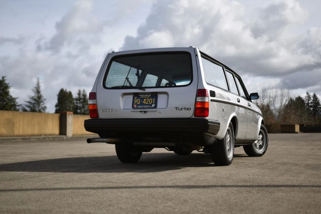 1984 Volvo 245 - Image 13 of 31