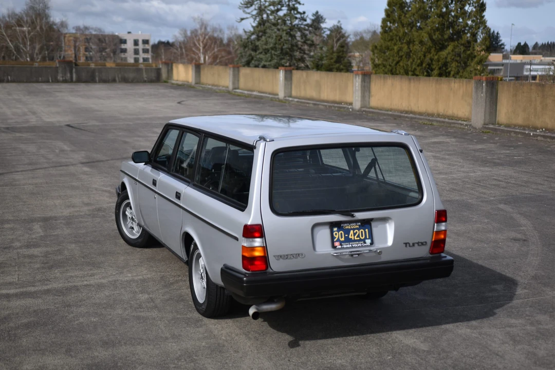 1984 Volvo 245 - Image 16 of 31