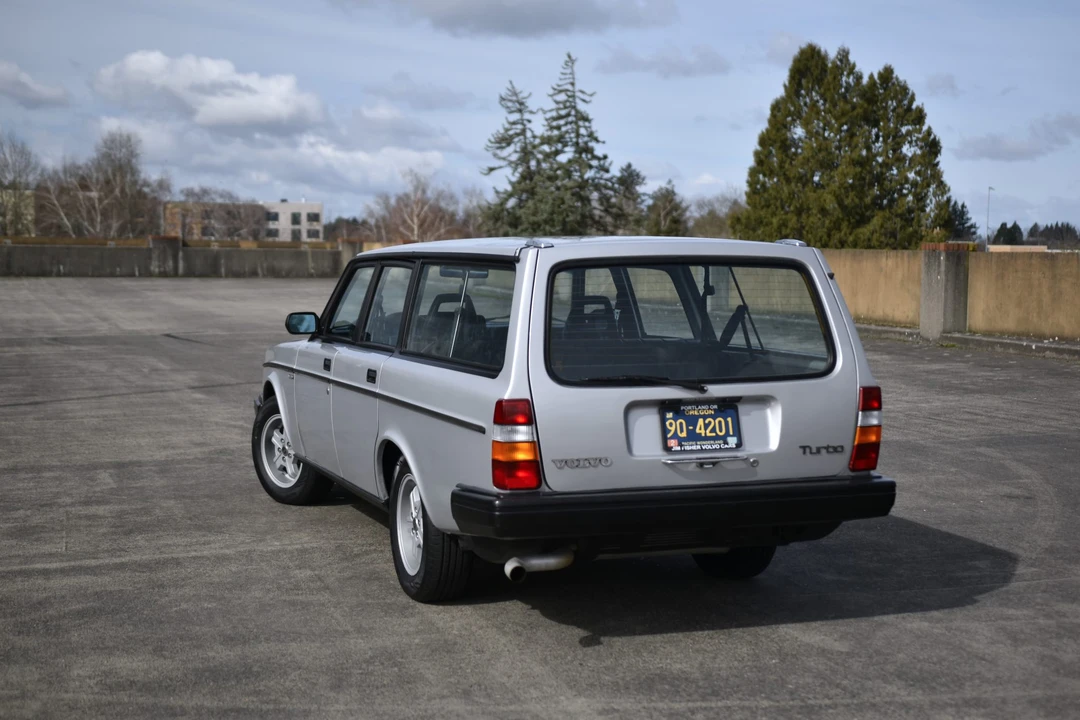 1984 Volvo 245 - Image 15 of 31