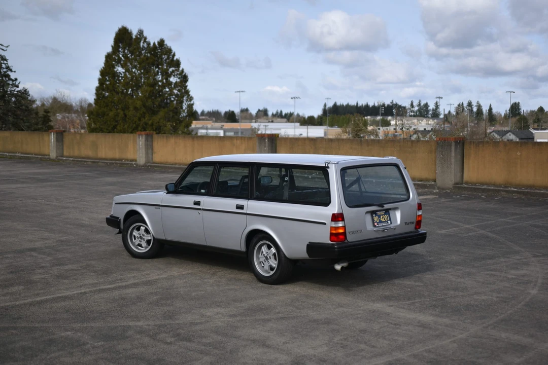 1984 Volvo 245 - Image 17 of 31