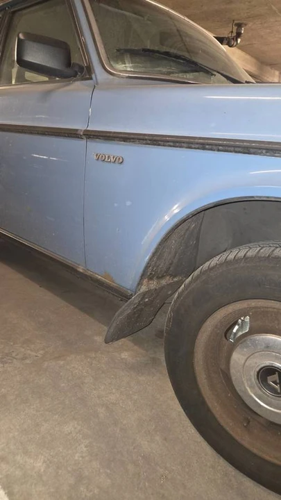 1984 Volvo 242 - Image 2 of 10