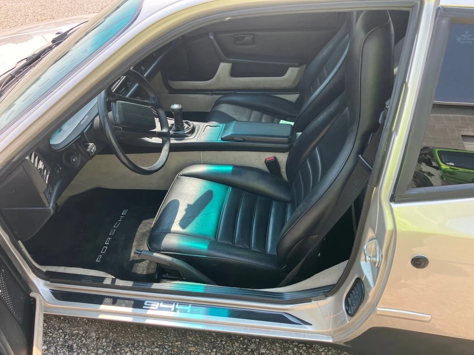 1985 Porsche 944 - Image 10 of 24