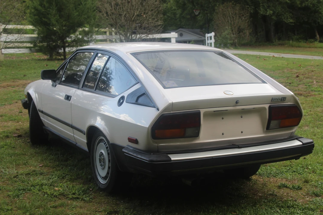 1985 Alfa Romeo Alfetta GT - Image 11 of 31