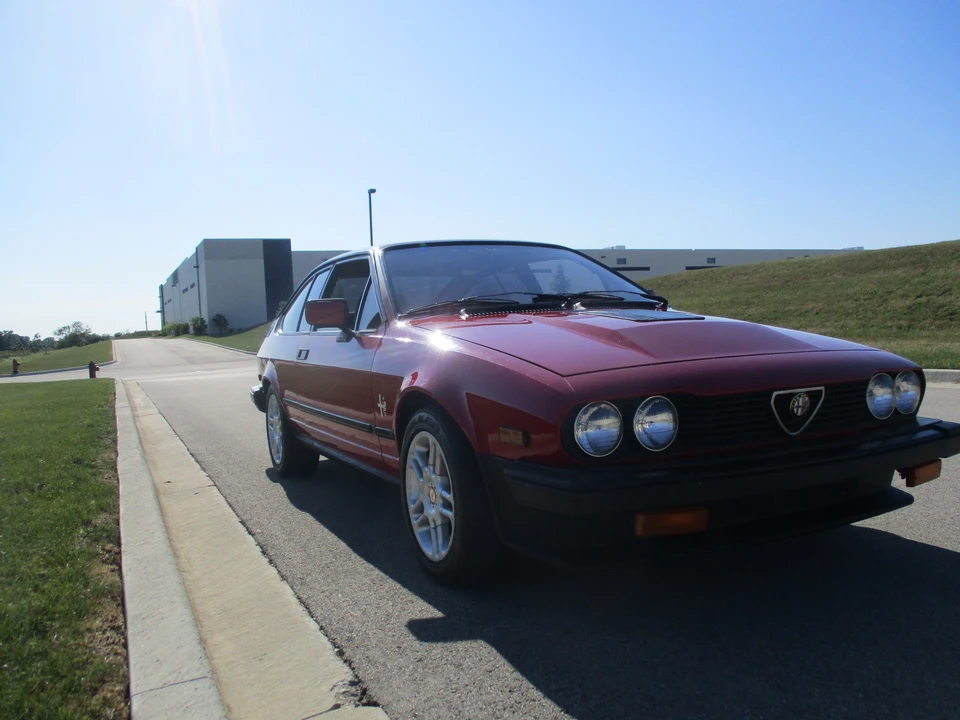 1985 Alfa Romeo Alfetta GT - Image 13 of 31