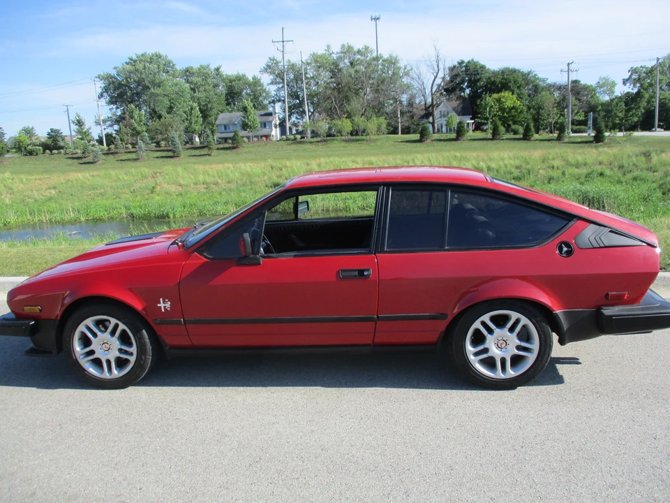 1985 Alfa Romeo Alfetta GT - Image 10 of 31
