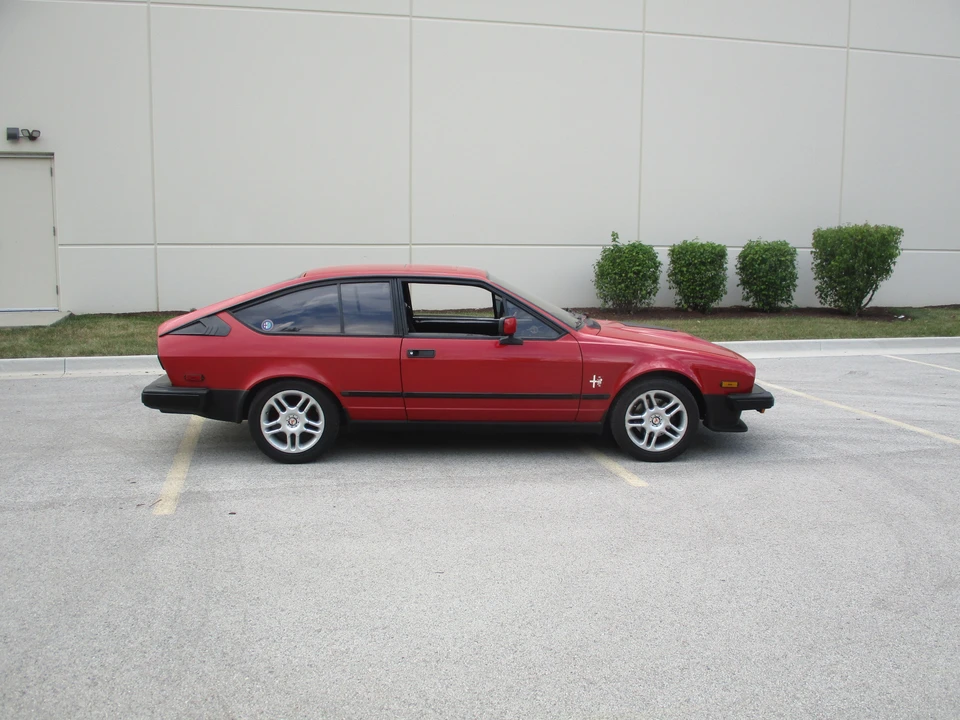 1985 Alfa Romeo Alfetta GT - Image 5 of 31