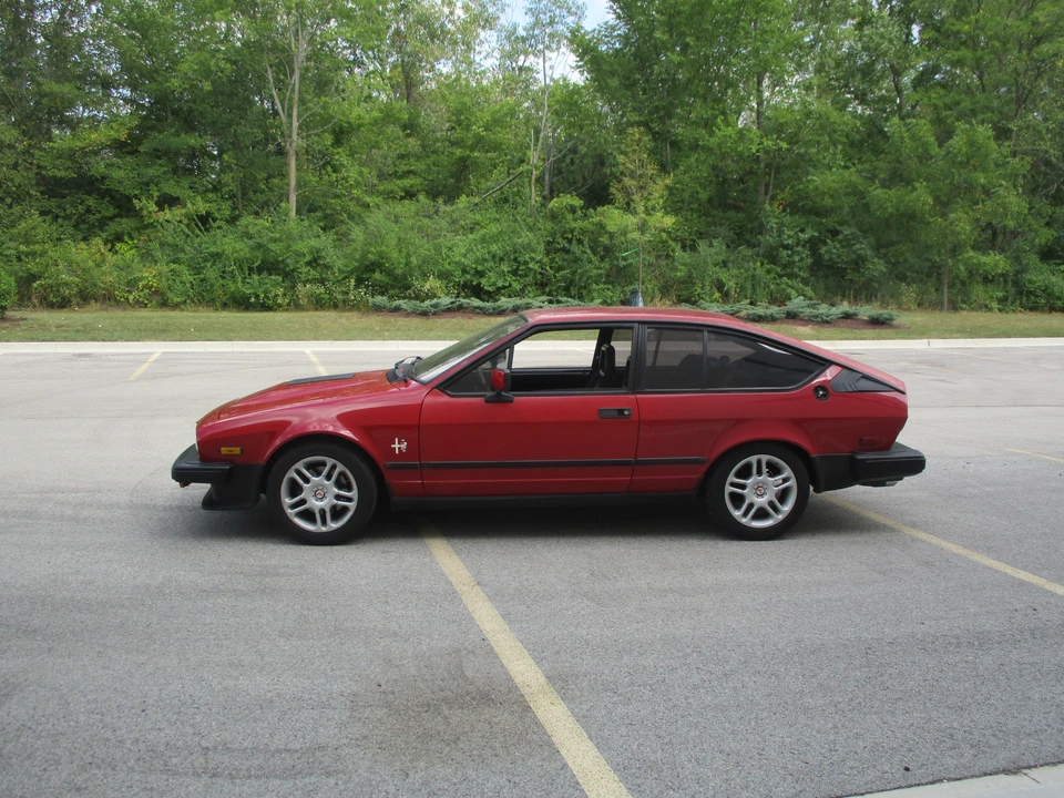 1985 Alfa Romeo Alfetta GT - Image 9 of 31