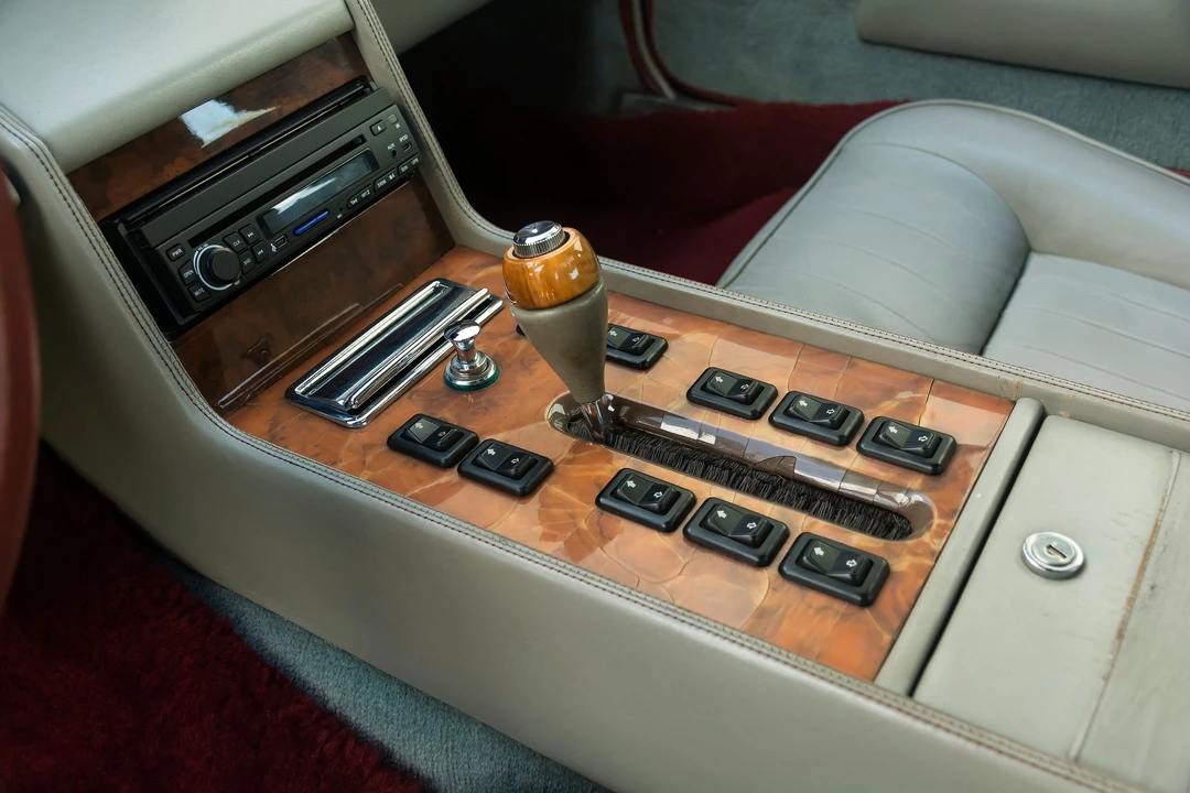 1985 Aston Martin Lagonda - Image 15 of 18