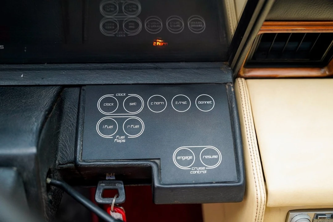 1985 Aston Martin Lagonda - Image 28 of 30