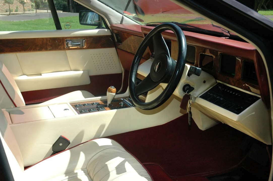 1985 Aston Martin Lagonda - Image 2 of 2