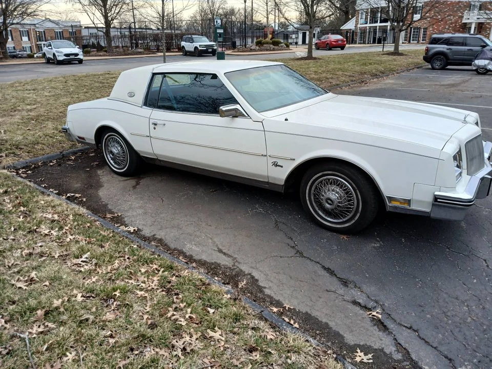 1985 Buick Riviera 4th-7th Gen - Image 6 of 12