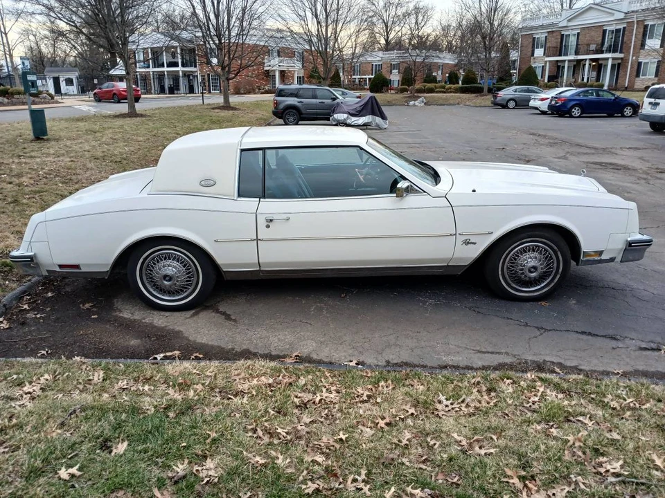 1985 Buick Riviera 4th-7th Gen - Image 2 of 12