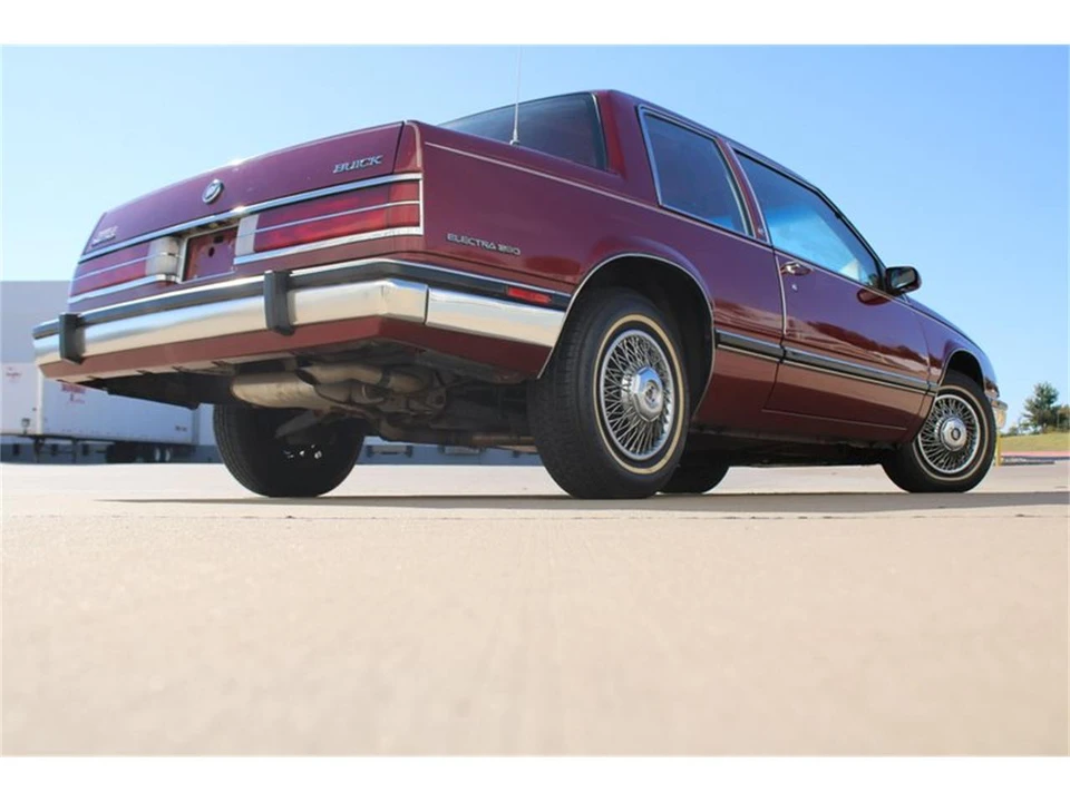 1985 Buick Electra - Image 16 of 31
