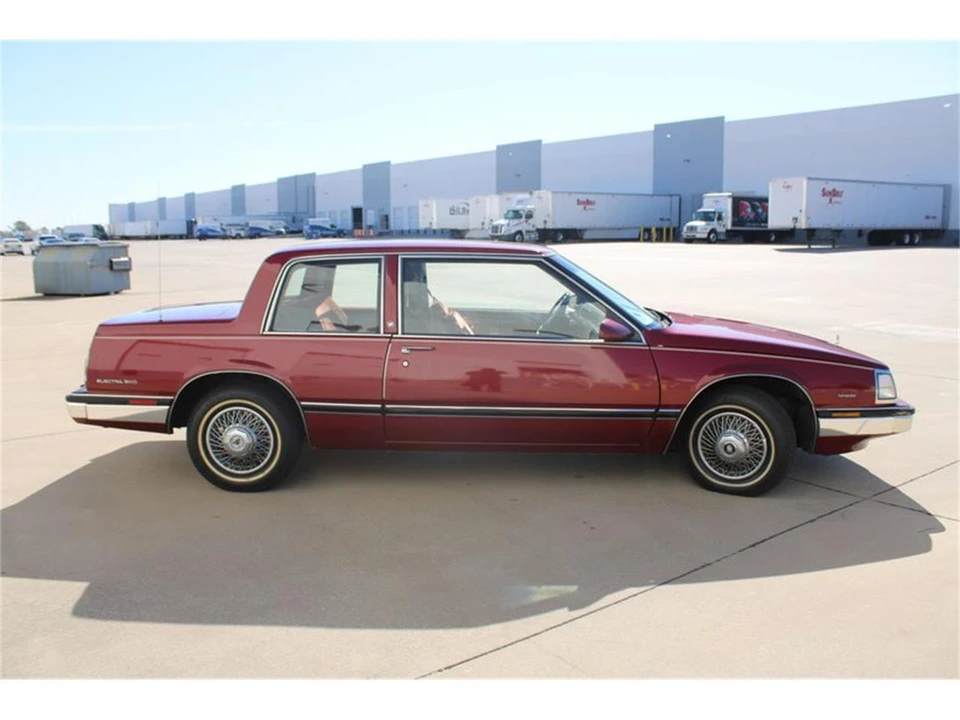 1985 Buick Electra - Image 17 of 31