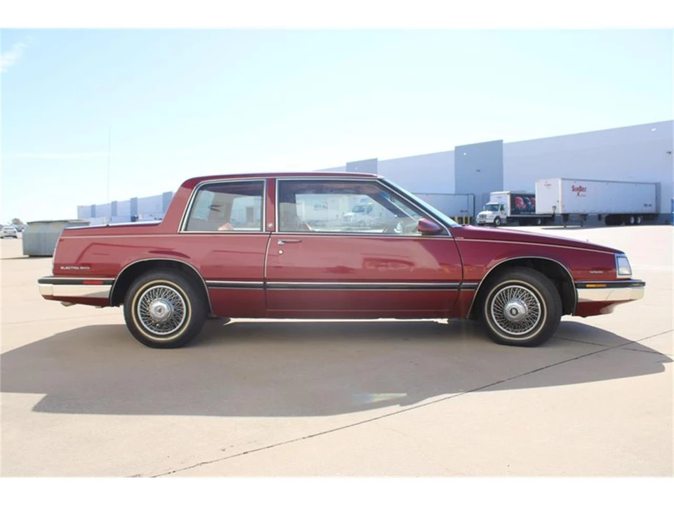 1985 Buick Electra - Image 18 of 31