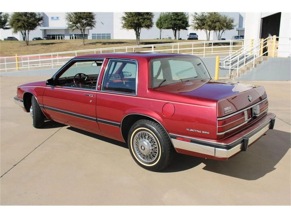 1985 Buick Electra - Image 8 of 31