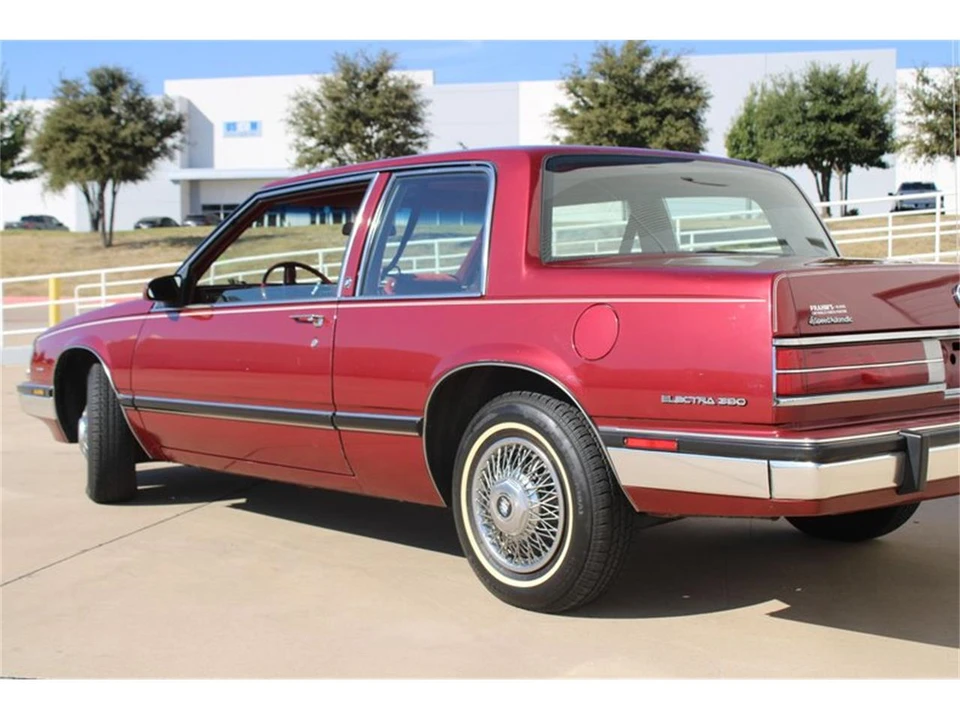 1985 Buick Electra - Image 28 of 31