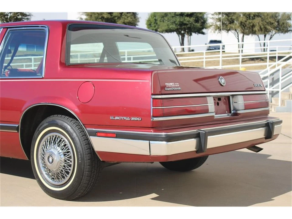 1985 Buick Electra - Image 29 of 31