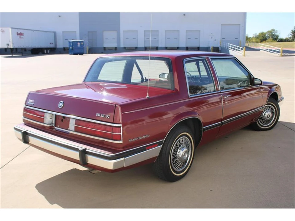 1985 Buick Electra - Image 14 of 31
