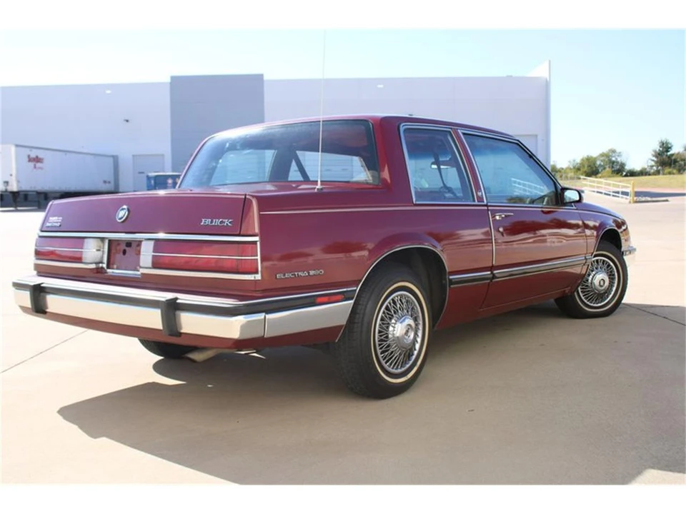 1985 Buick Electra - Image 15 of 31