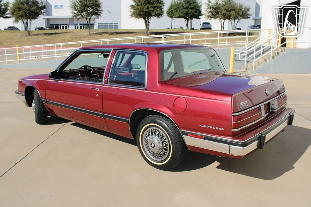1985 Buick Electra - Image 11 of 12