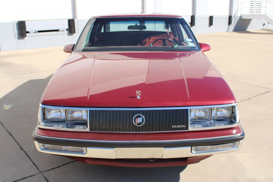 1985 Buick Electra - Image 25 of 31