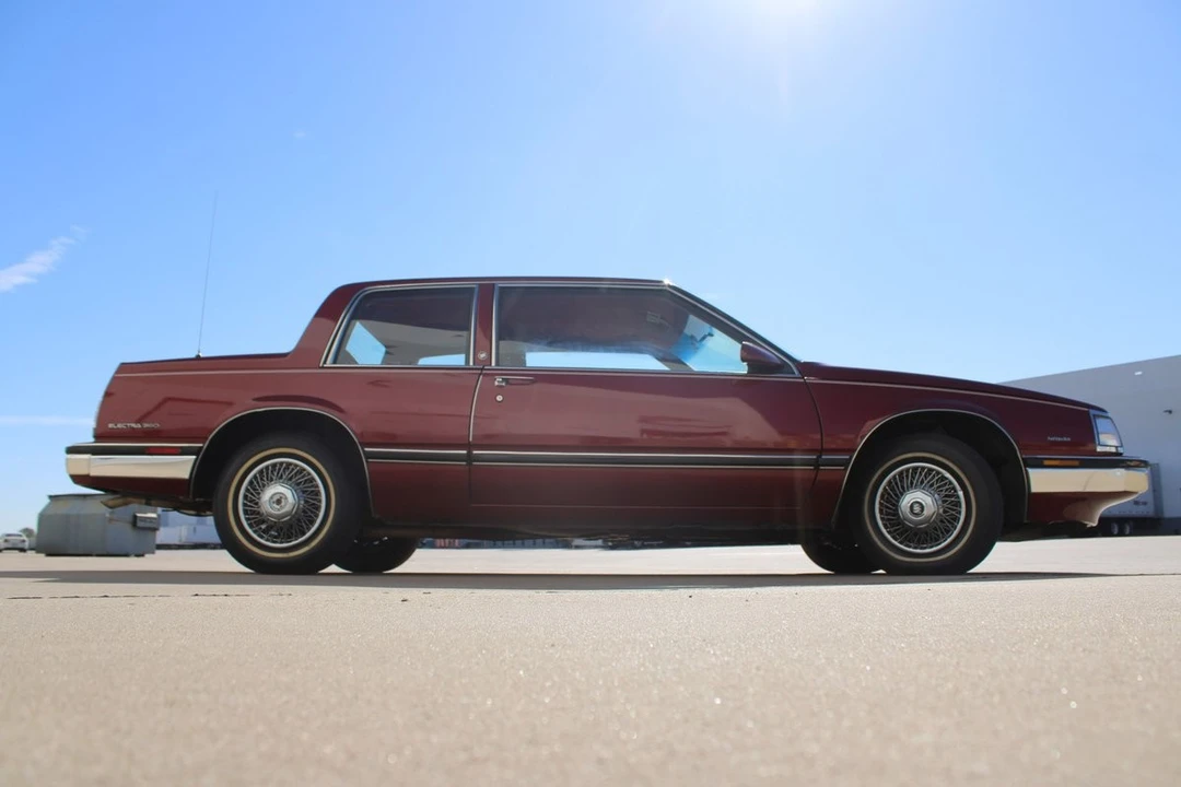 1985 Buick Electra - Image 21 of 21
