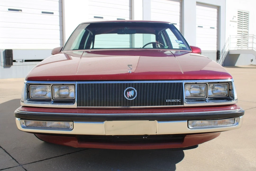 1985 Buick Electra - Image 26 of 31
