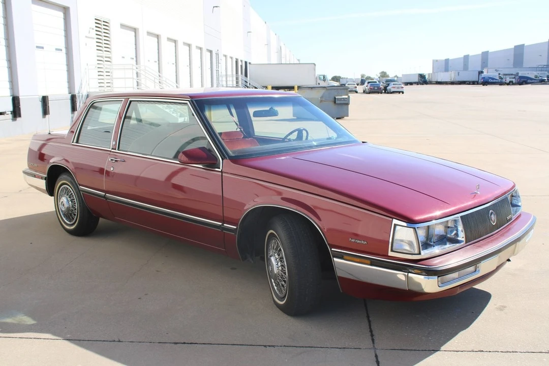 1985 Buick Electra - Image 22 of 31