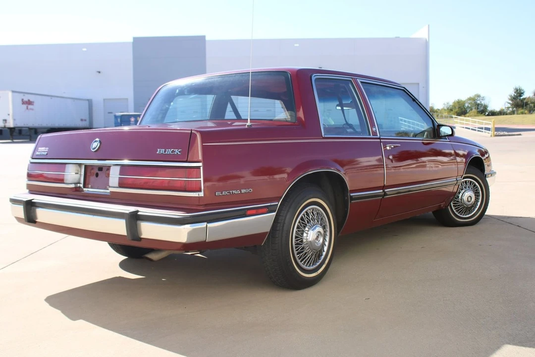 1985 Buick Electra - Image 17 of 21
