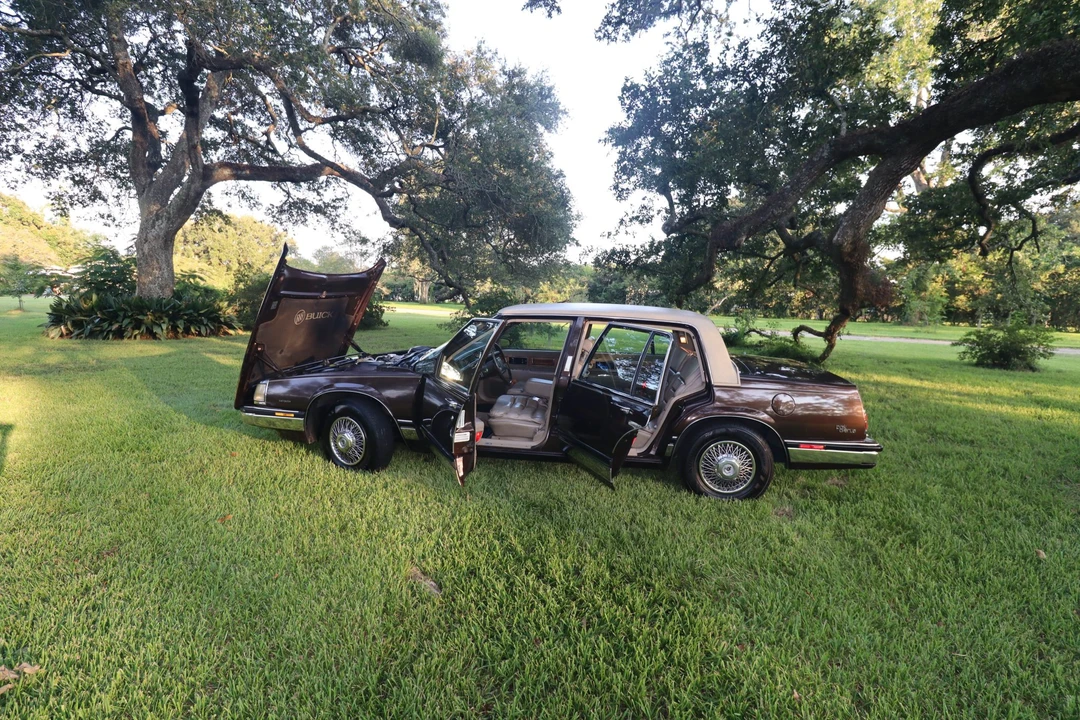 1985 Buick Electra - Image 13 of 31