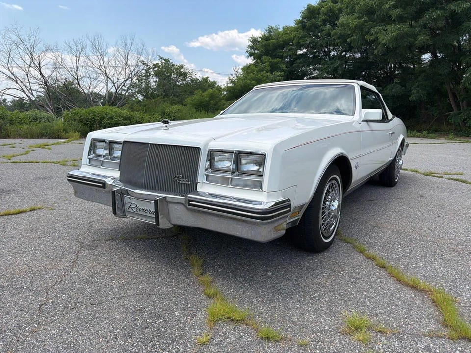 1985 Buick Riviera 4th-7th Gen - Image 2 of 31