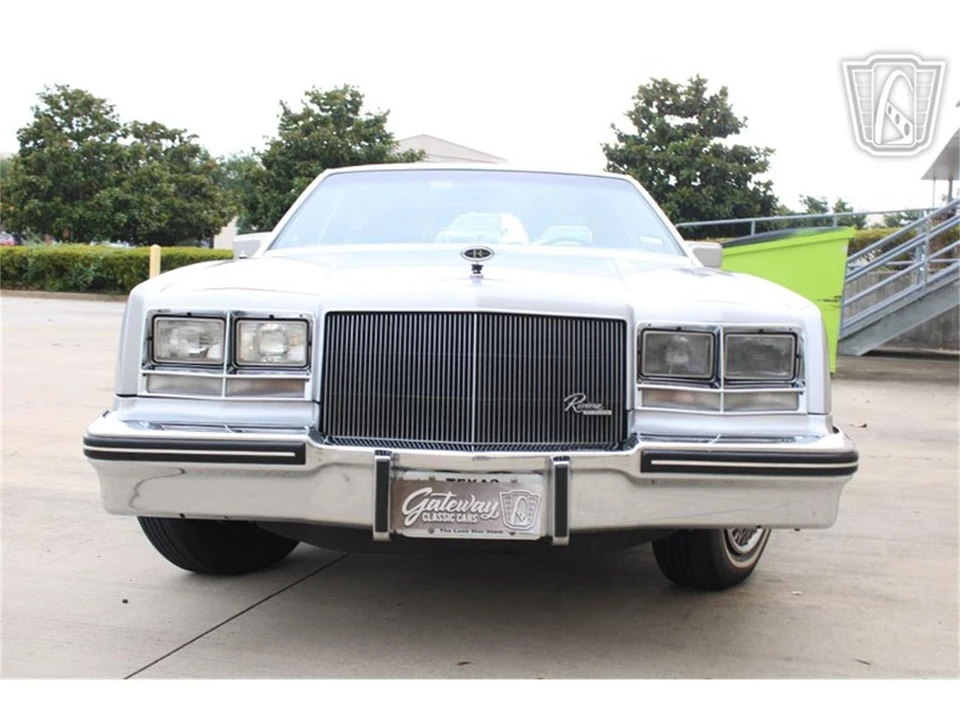 1985 Buick Riviera 4th-7th Gen - Image 24 of 31