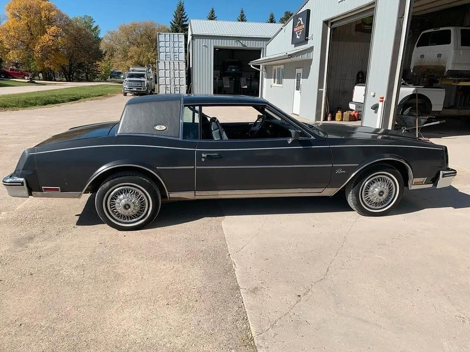 1985 Buick Riviera 4th-7th Gen - Image 4 of 8
