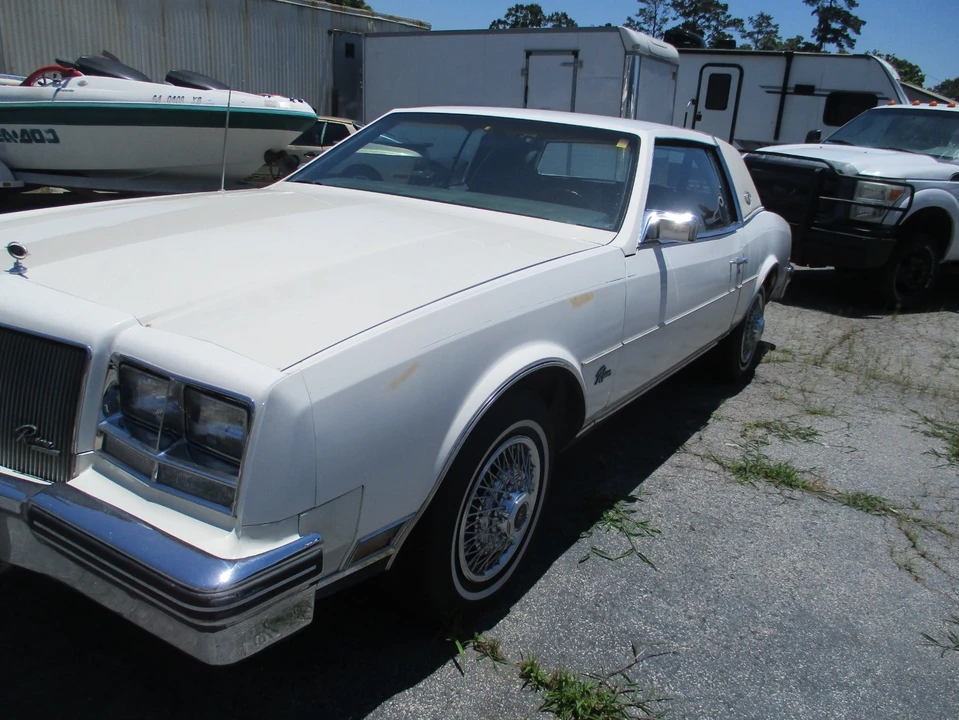 1985 Buick Riviera 4th-7th Gen - Image 2 of 15