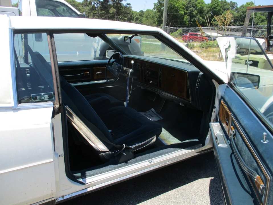 1985 Buick Riviera 4th-7th Gen - Image 9 of 15