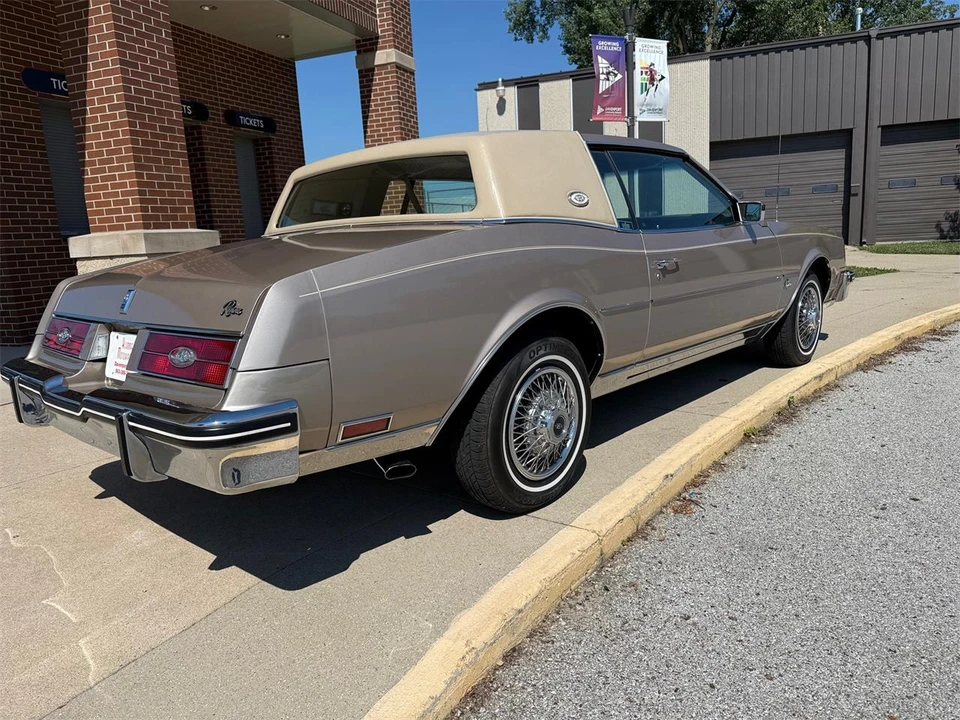 1985 Buick Riviera 4th-7th Gen - Image 5 of 13