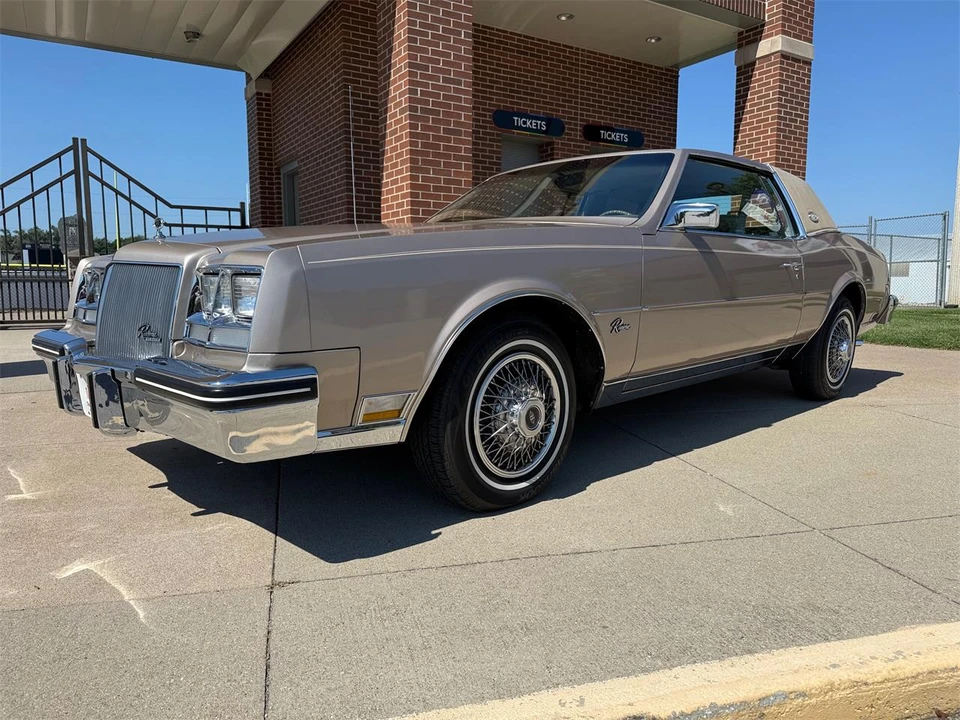 1985 Buick Riviera 4th-7th Gen - Image 2 of 13