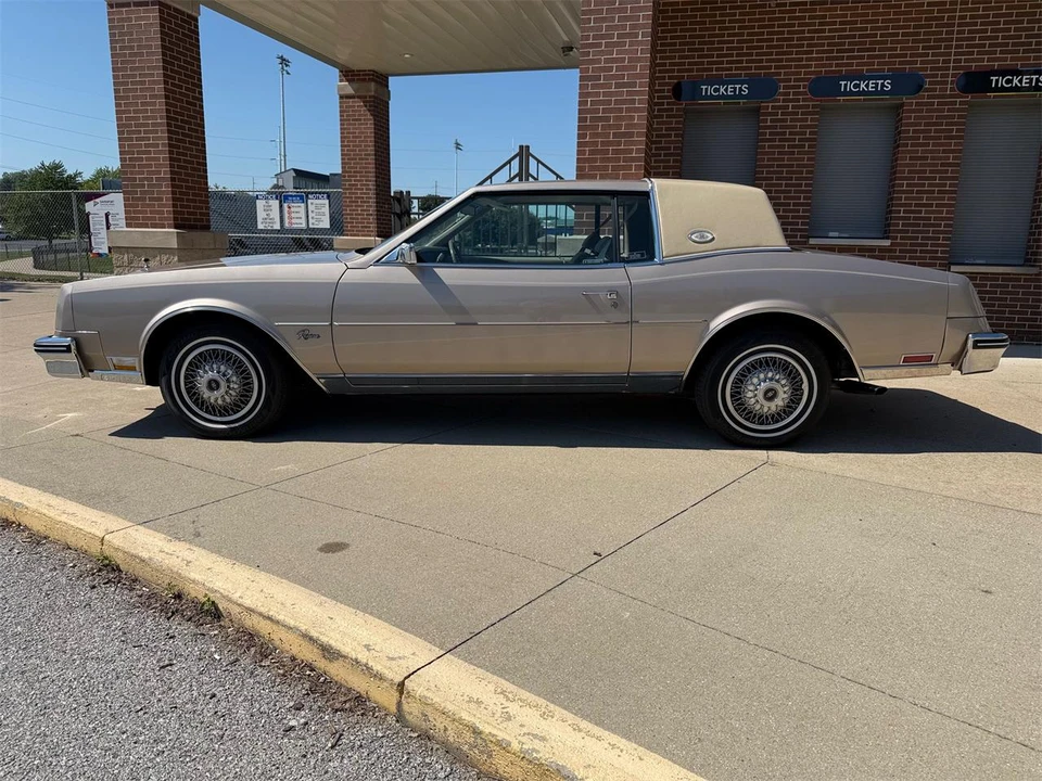 1985 Buick Riviera 4th-7th Gen - Image 4 of 13